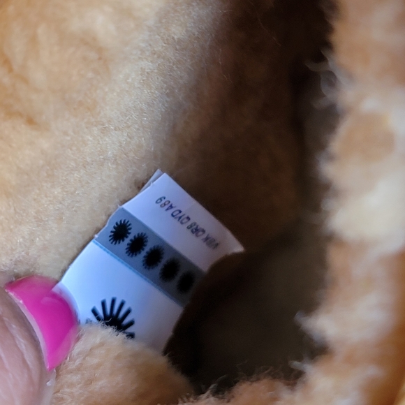 UGG Neumel Boot - Picture 6 of 8